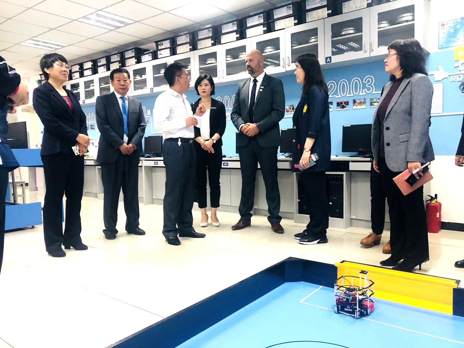 参观科创实验室